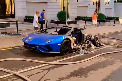 Почему сгорела самая дорогая машина Москвы: от Lamborghini за 60 млн  остался только багажник - KP.RU