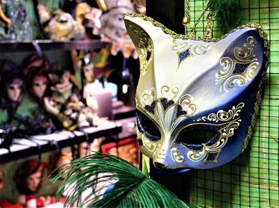 карнавальные маски стоковое изображение. изображение насчитывающей цвет -  267927979