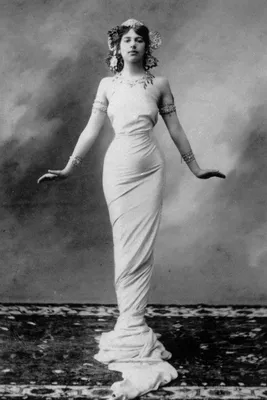 Мата Хари: история танцовщицы, куртизанки и шпионки (1905-1917) | Мата хари,  Танцевальные позы, Дивы