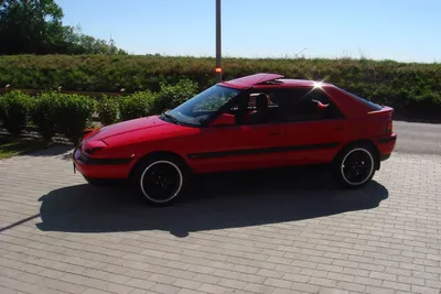 File:Mazda 323 1.6 GLX Liftback 1992 (12915654983).jpg - Wikimedia Commons