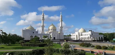Около 200 тысяч мусульман пришли в московские мечети — видео - 28.06.2023,  Sputnik Кыргызстан