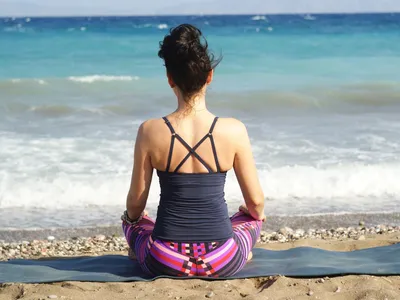 Медитация йога-спортсменов в горах …» — создано в Шедевруме