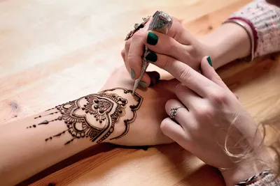 Мехенди для начинающих рассказываю как сделать легкий рисунок хной на руке  поэтапно с фото | Алина Емченко художник мехенди | Дзен