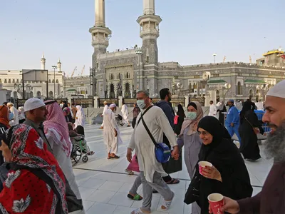 Saudi Arabia announces extraordinary measures to protect Mecca and Medina  from coronavirus | Middle East Eye