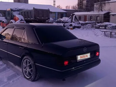 Зірка 90-х: у Києві помітили дуже рідкісний Mercedes W124 AMG (фото).  Читайте на UKR.NET