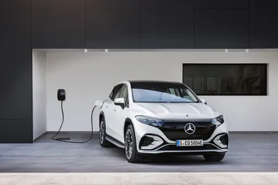 2023 Mercedes-AMG GLC Boasts a 500 kW 4-Pot Hybrid
