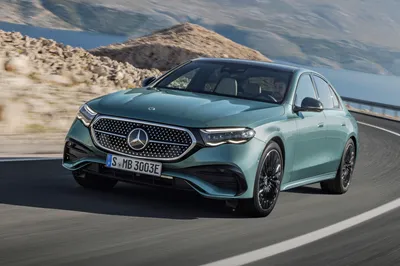 Обои на рабочий стол Черный Mercedes E-Class coupe 2019 на площадке под  облачным небом, by Sergey Poltavskiy, обои для рабочего стола, скачать обои,  обои бесплатно