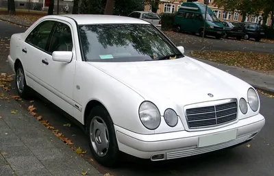 File:Mercedes W210 front 20071025.jpg - Wikimedia Commons