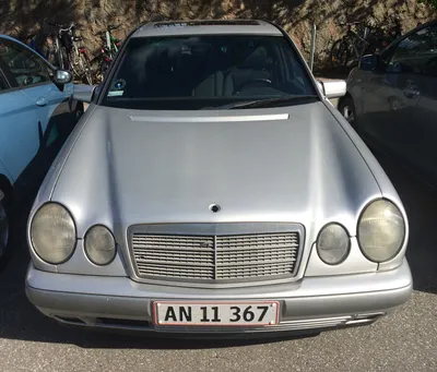 Mercedesbenz W210 E240 Stock Photo - Download Image Now - Arts Culture and  Entertainment, Asphalt, Bar - Drink Establishment - iStock