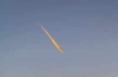 Комета Астероид Метеорит Падает На Землю На Звездное Небо Атака Метеорита  Метеорный Дождь Хвост Каметы Конец Света Астраномия — стоковые фотографии и  другие картинки Метеорит - iStock