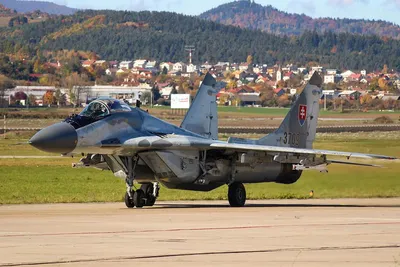 MiG-29 with no identification marks spotted over Poland - Militarnyi