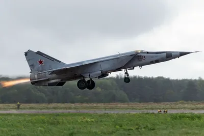 Непревзойденный рекордсмен: почему МиГ-25 напугал США и НАТО - Российская  газета