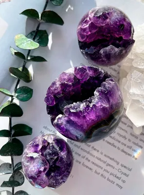 Фиолетовые и сиреневые камни: названия и фото, драгоценные и полудрагоценные