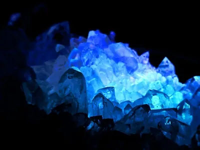 Драгоценные камни голубого цвета