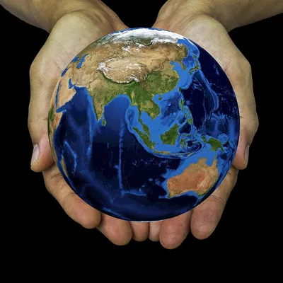 Голубой мир в руках стоковое изображение. изображение насчитывающей  экологичность - 30247617