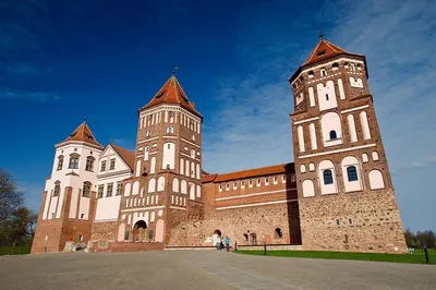 Мирский замок в Беларуси — фото, стоимость посещения, режим работы, маршрут  на Туристер.ру