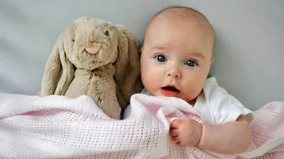 Ученые нашли объяснение, почему люди укачивают младенцев левой рукой -  Газета.Ru