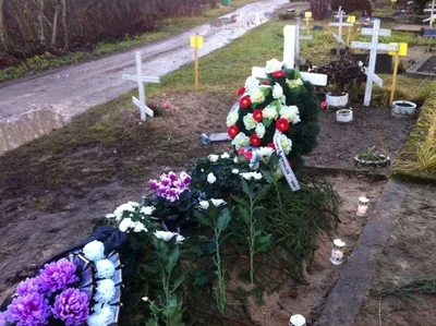 Школьники разгромили могилы на кладбище в Актюбинской области