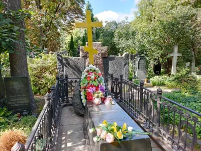 Засыпка могилы мраморной крошкой - в Севастополе от сорняков