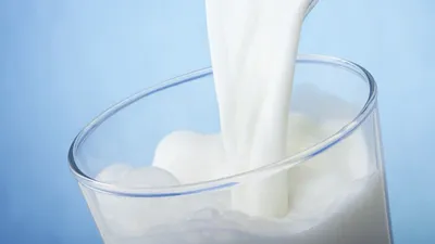 Молоко с медом: чем оно опасно | Умная | Дзен
