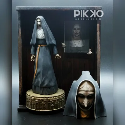Развратная монахиня с крестом на темном фоне :: Стоковая фотография ::  Pixel-Shot Studio