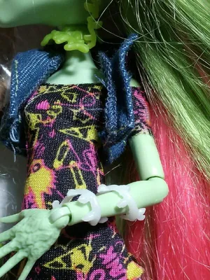 Monster High Venus McFlytrap First Wave Doll 2011 Mattel #X3651 NRFB -  We-R-Toys