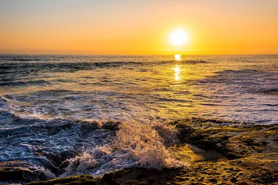 Красивые рассветы в Испании на берегу моря Коста Бланка