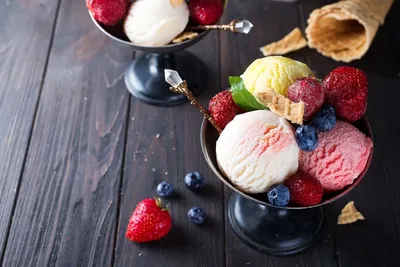 Мороженое акварелью. На изолированном белом фоне шарики мороженого. Stock  Illustration | Adobe Stock