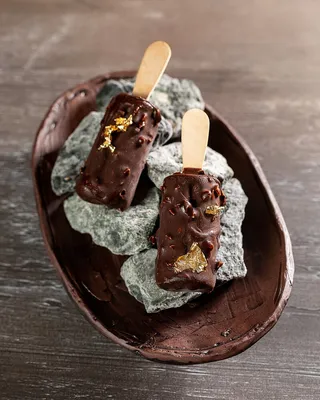 Мороженое на синем фоне сладкий летний десерт векторная иллюстрация набор  мороженого | Премиум векторы