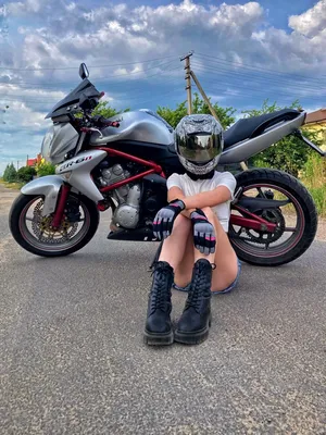 Девушка с мотоциклом | Мотоцикл, Моти