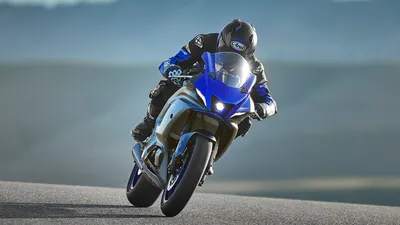 Скорость и комфорт: встречайте новый спортбайк Yamaha R7 | GQ Россия