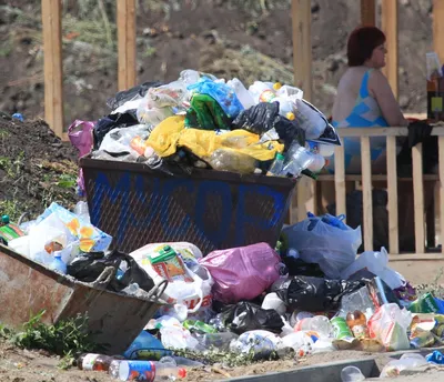 Сколько вторсырья получается выделять из бытового мусора - Российская газета
