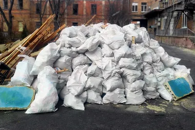 Куда выбрасывать крупногабаритный мусор и кто отвечает за его вывоз