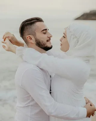 Мусульманские пары на красочной волне стоковое фото ©wittybear 53008513