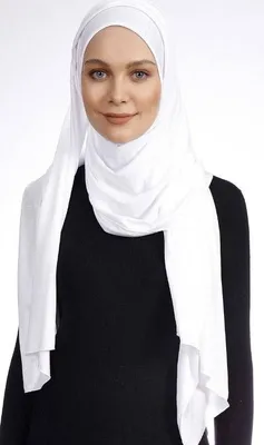 Красивые мусульманские женщины с сумками на открытом воздухе :: Стоковая  фотография :: Pixel-Shot Studio