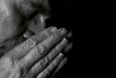 Азиатский мужчина плачет печально Стоковое Изображение - изображение  насчитывающей озадаченный, персона: 165022445