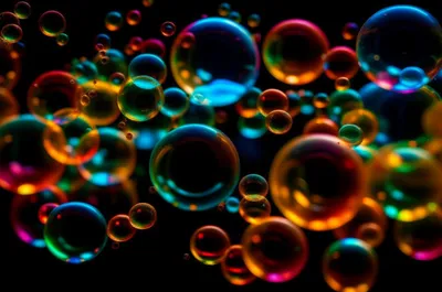 «Мыльный пузырь». На темном фоне мыльные пузыри. Обои Стоковое Изображение  - изображение насчитывающей рождество, темно: 178999393