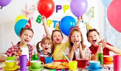 Как отмечать день рождения ребенка? - Психологос