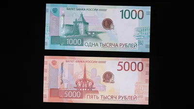 стопка 10 рублевых монет, лежащая на пятитысячных купюрах банка России  Stock Photo | Adobe Stock