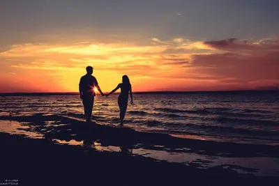 Пара На Пляже Море — стоковые фотографии и другие картинки Медовый месяц -  Медовый месяц, Пара - Человеческие взаимоотношения, Пляж - iStock