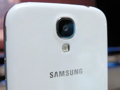 Samsung Galaxy S4 preview: a bigger, faster upgrade to the world's most  popular Android phone | The Verge