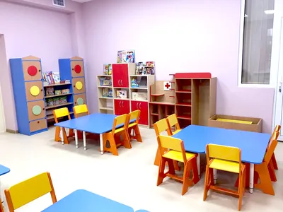 Поставили мебель в новый детский сад «Тридевятое царство»