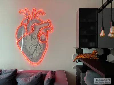 Рисунок на стене. Сердце с неоновой подсветкой. Роспись стен