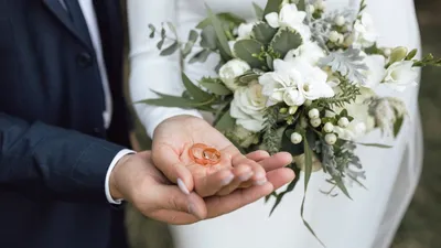 Сколько денег дарить на свадьбу в Украине - какая сумма нормальная | РБК  Украина