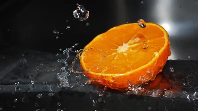 Обои фрукты, апельсин, вода на рабочий стол