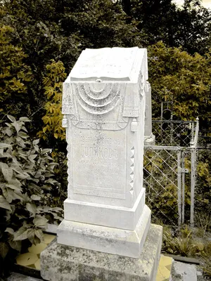 Надгробные памятники из гранита от мастерской \"Ваятель\"