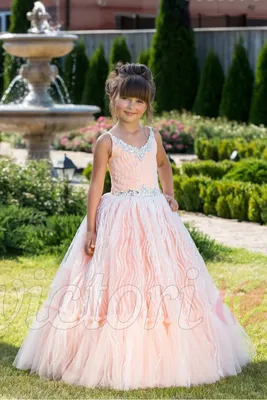 Нарядные платья для девочек: - бальные - праздничные - вечерние - пышные -  свадебные -… | Платья с цветами для девочек, Кружевное свадебное платье,  Девушка в платье