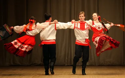 Русские народные танцы: не присядкой единой | МПБК Очаково - натуральные  напитки
