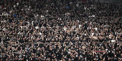 Фанаты триумфатора Лиги Европы демонстрировали нацистские приветствия на  матче ЛЧ – клуб выступил с заявлением - Футбол 24