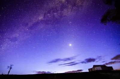 ночное небо звёзды фон с естественным красочным градиентом неба. восход  солнца свет и звездное небо над горизонтом Стоковое Изображение -  изображение насчитывающей зарево, бесплотно: 235716507
